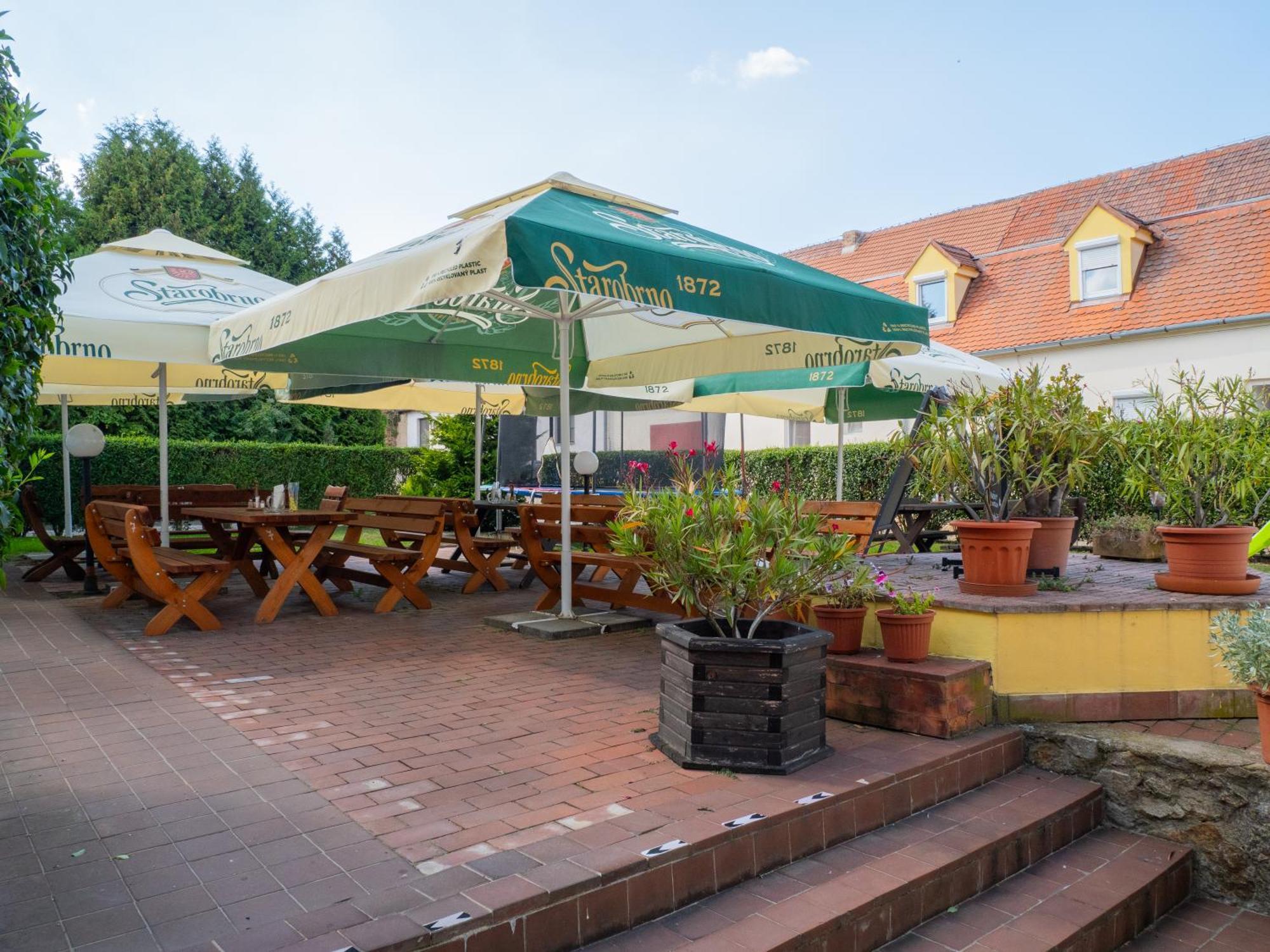 Hotel Club Vranovska Ves Екстер'єр фото